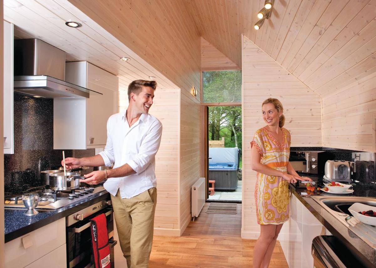 Nunland Hillside Lodges Holywood  Exterior photo